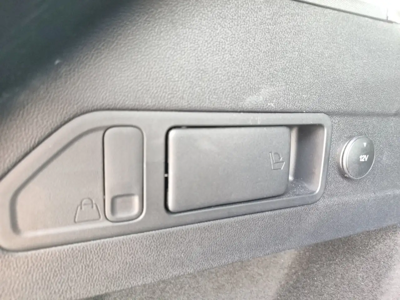 Ford Focus ST-Line X NAVI Autom ACC HUD RFK AHK SHZ FSH LRH — Galería del vehículo 17