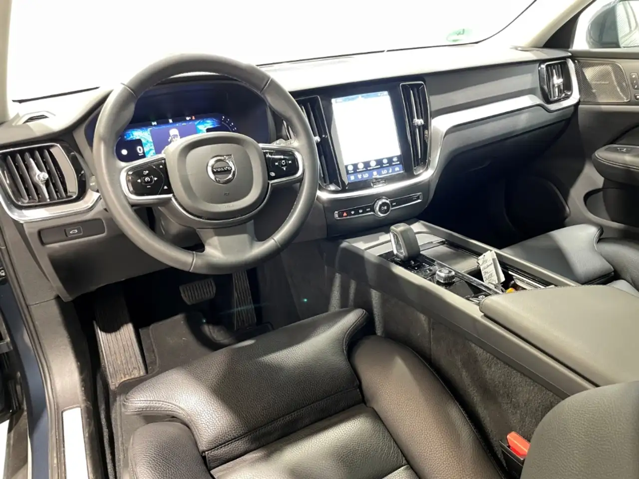 Volvo V60 Cross Country Plus AWD Automatik Leder LED ACC Navi Pano — Galerie du véhicule 5