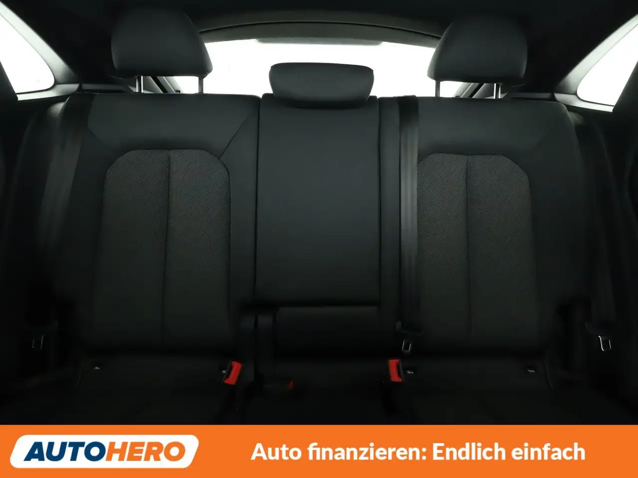 Audi Q3 45 TFSI quattro S line Aut.*NAVI*PDC*SHZ* — Galerie du véhicule 16