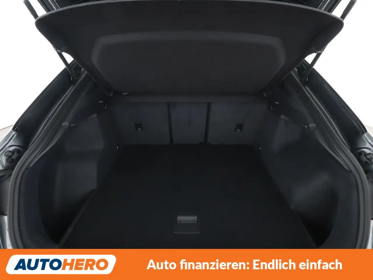 Audi Q3 45 TFSI quattro S line Aut.*NAVI*PDC*SHZ* — Galerie du véhicule 18