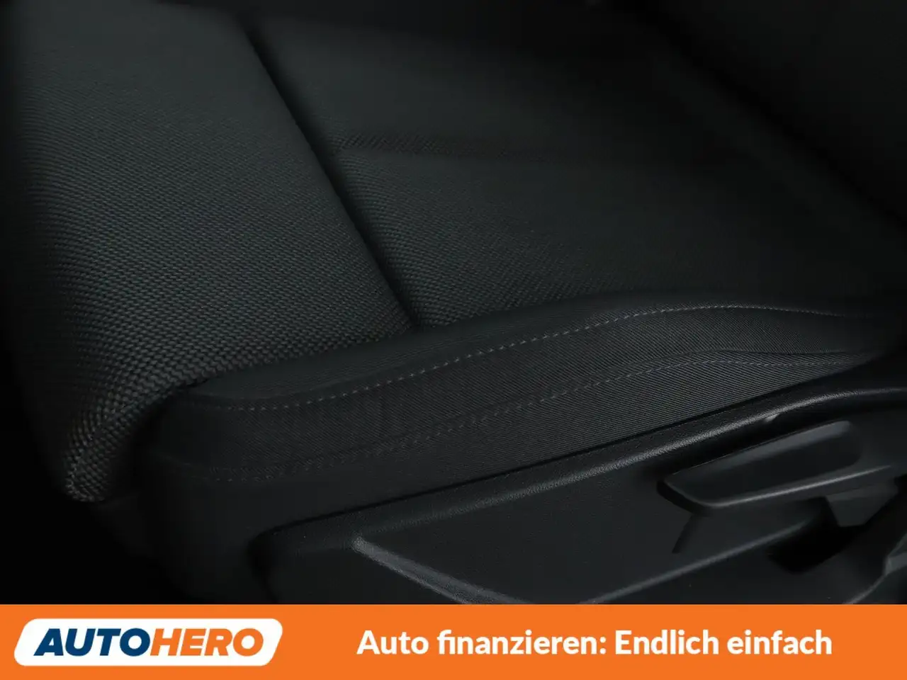 Audi Q3 45 TFSI quattro S line Aut.*NAVI*PDC*SHZ* — Galerie du véhicule 27