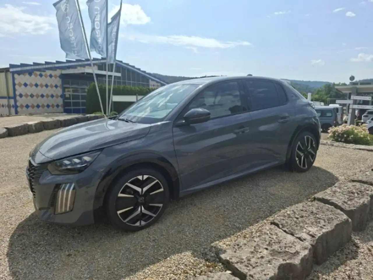 Peugeot 208 GT 1.2 PureTech 100 *Einparkhilfe vo. & hi. Rückfa — Galería del vehículo 3