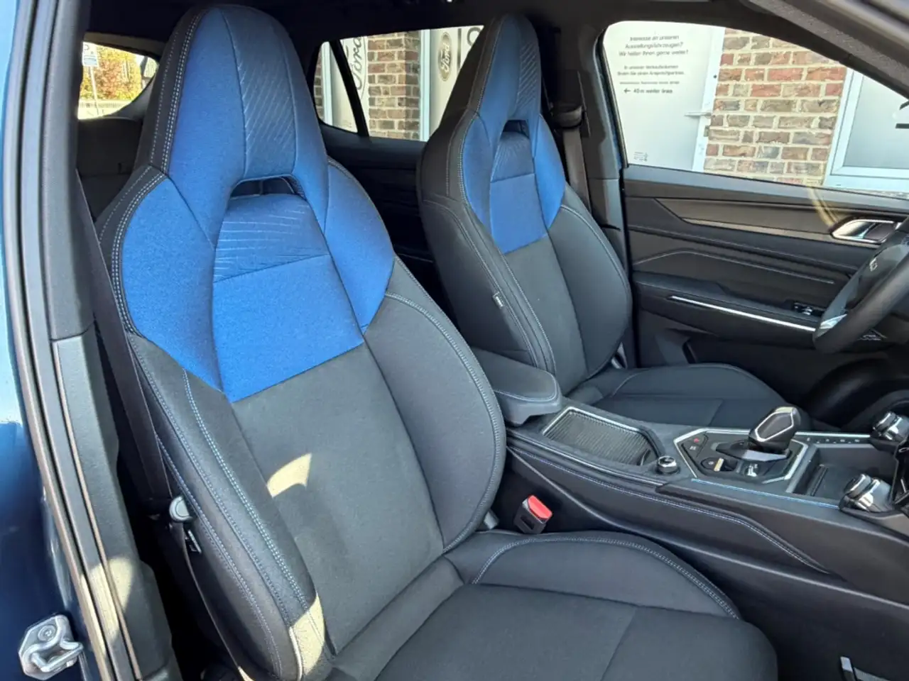 Lynk & Co 01 1.5 TD PHEV AHK El. Panodach Navi Digitales Cockpi — معرض صور السيارة 15