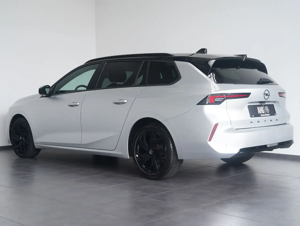 Opel Astra L 1.2 Turbo Sports Tourer GS — Vehicle gallery 4