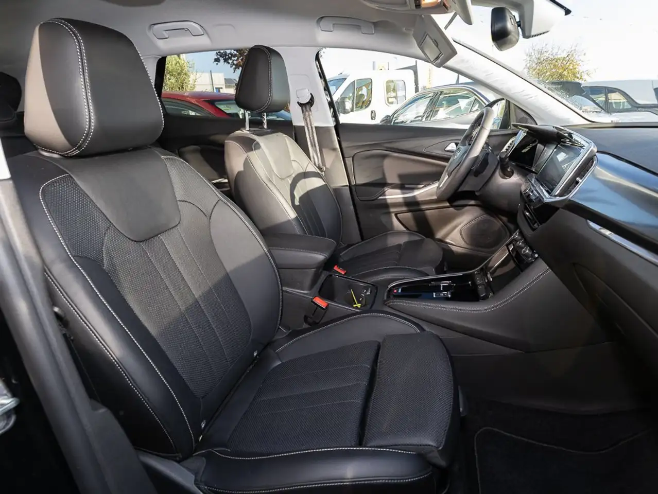 Opel Grandland 1.2 Turbo Ultimate +L/SHZ+RFK360+AHK+ — Vehicle gallery 12