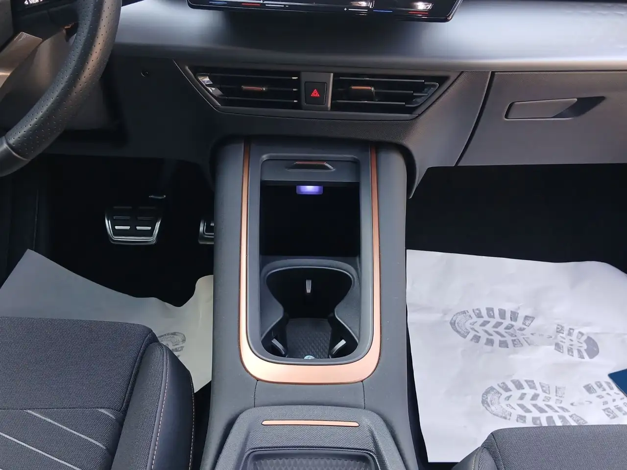 CUPRA Born Cupra Born 62 kW *PDC*LED*SHZ*KEYLESS* — Vehicle gallery 9