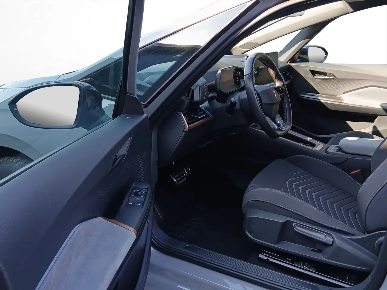 CUPRA Born Cupra Born 62 kW *PDC*LED*SHZ*KEYLESS* — Vehicle gallery 16