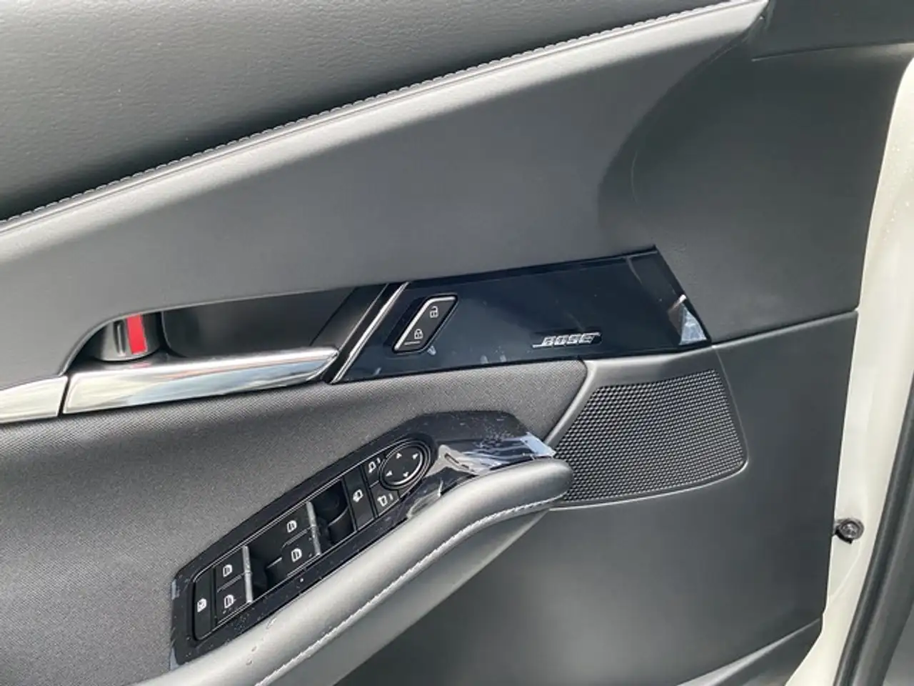 Mazda CX-30 Exclusive-line DASO DESI 186 Metallic — معرض صور السيارة 15