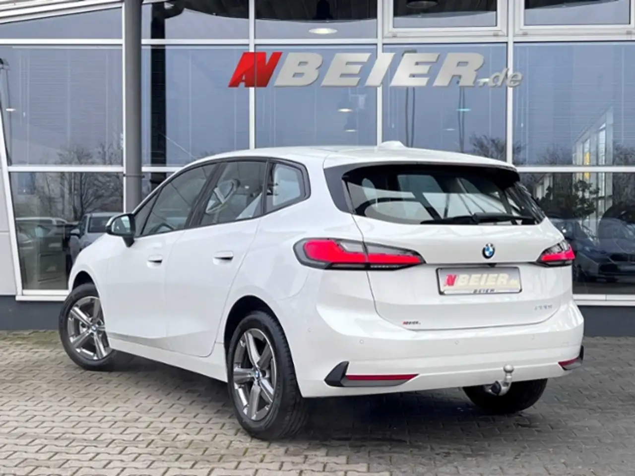 BMW 220 i adapt. LED AHK DAB Komfortzugang Active Tourer — Galería del vehículo 3
