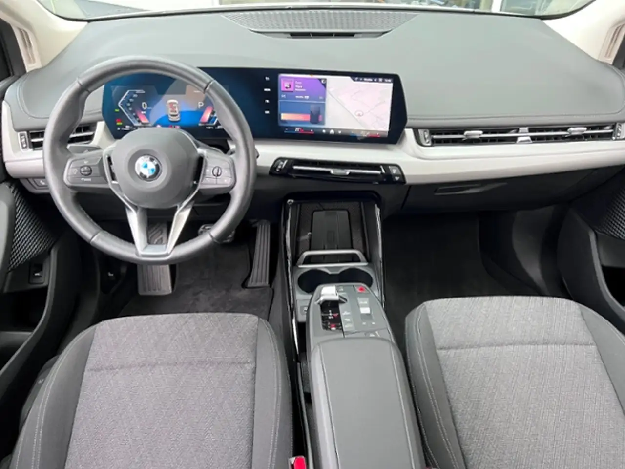 BMW 220 i adapt. LED AHK DAB Komfortzugang Active Tourer — Galería del vehículo 8