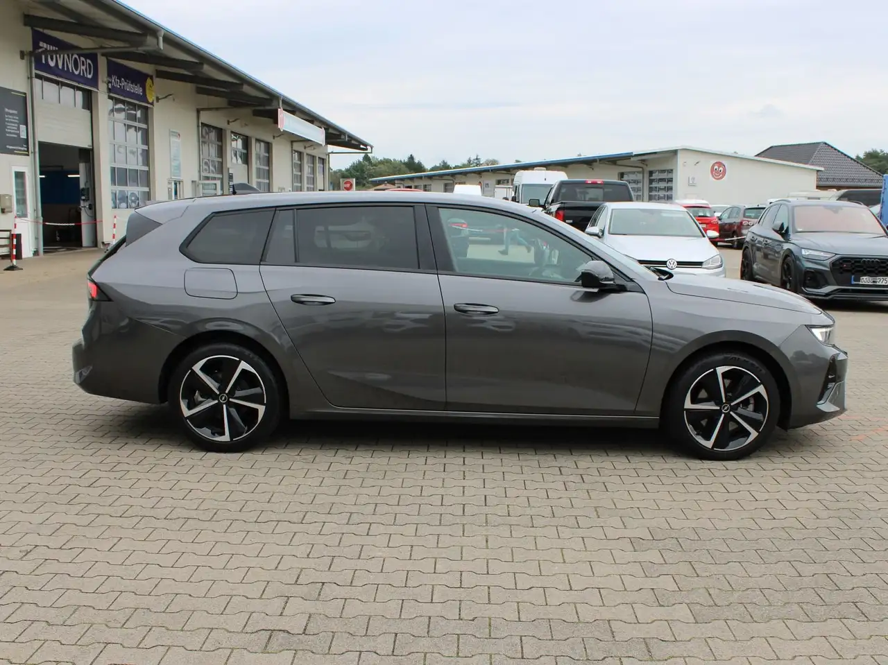 Opel Astra SPORTSTOURER "GSLINE" 1.HAND/SHZ/KLIMA/ACC — Vehicle gallery 8