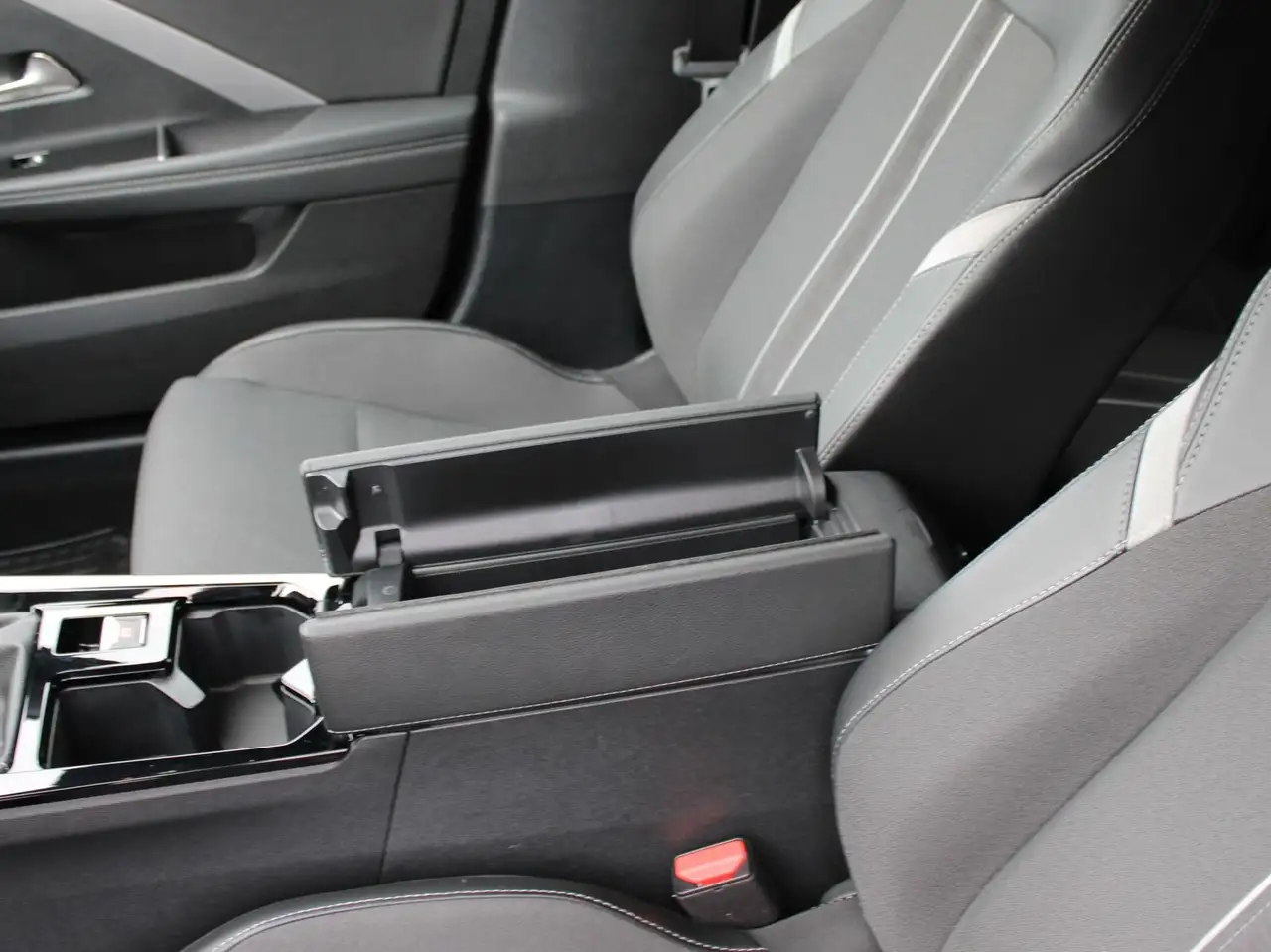 Opel Astra SPORTSTOURER "GSLINE" 1.HAND/SHZ/KLIMA/ACC — Vehicle gallery 20
