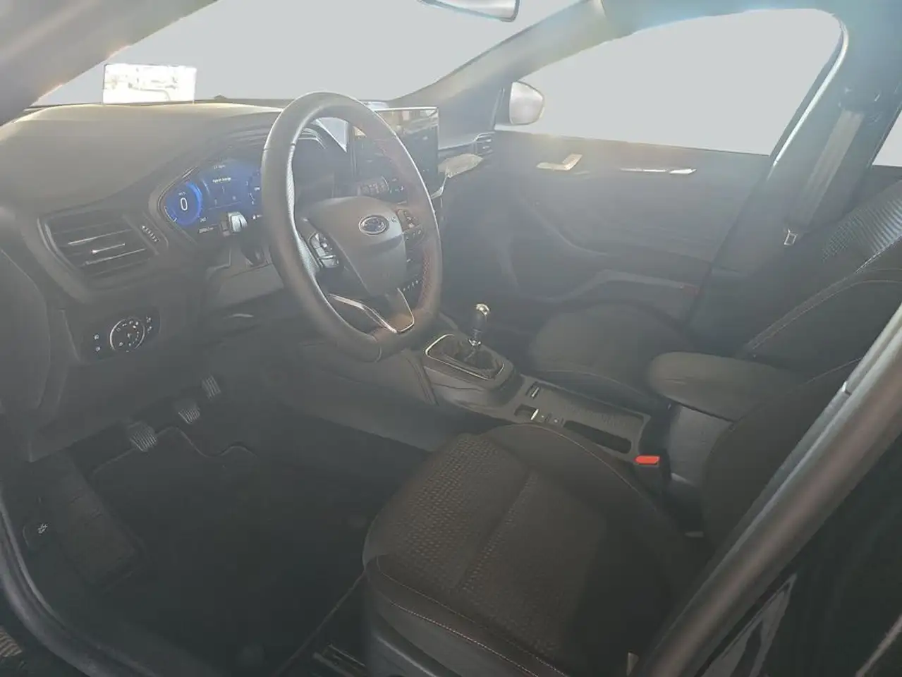 Ford Focus Turnier 1.0 EcoBoost Hybrid ST-LINE X — معرض صور السيارة 10