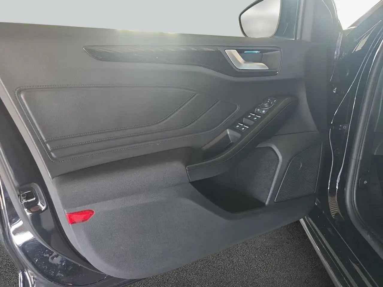Ford Focus Turnier 1.0 EcoBoost Hybrid ST-LINE X — معرض صور السيارة 20