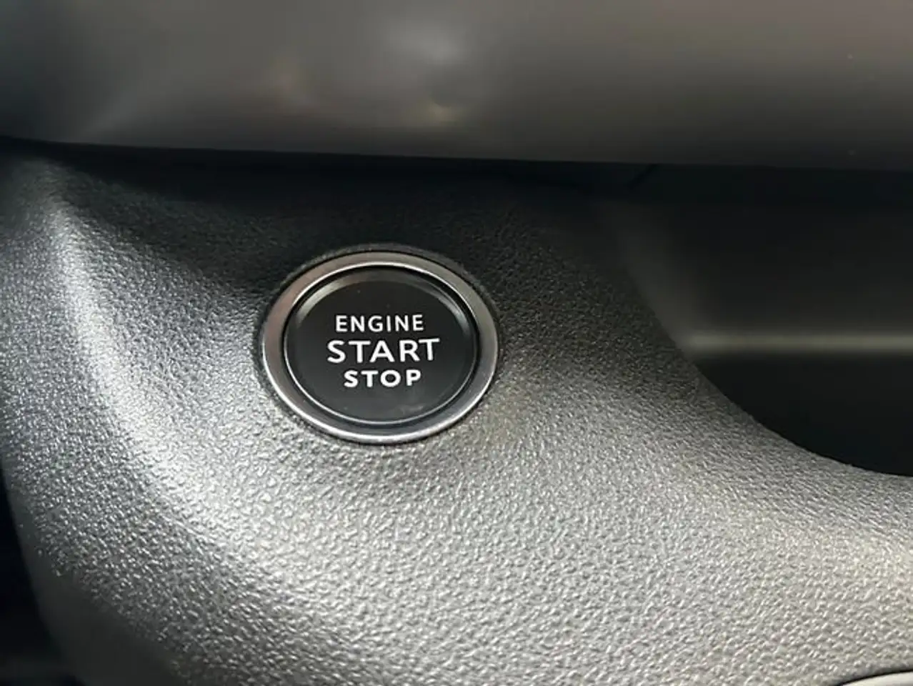 Jeep Avenger 1.2 Altitude 74KW — معرض صور السيارة 23