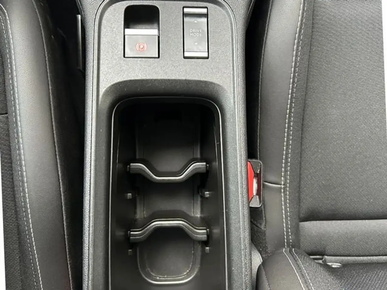 Jeep Avenger 1.2 Altitude 74KW — معرض صور السيارة 31
