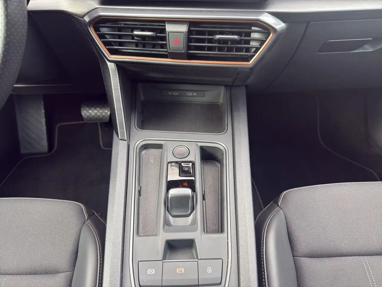 CUPRA Leon Cupra Leon 1.5 eTSI DSG, LED, Sitzheizung, Lenkr — معرض صور السيارة 16