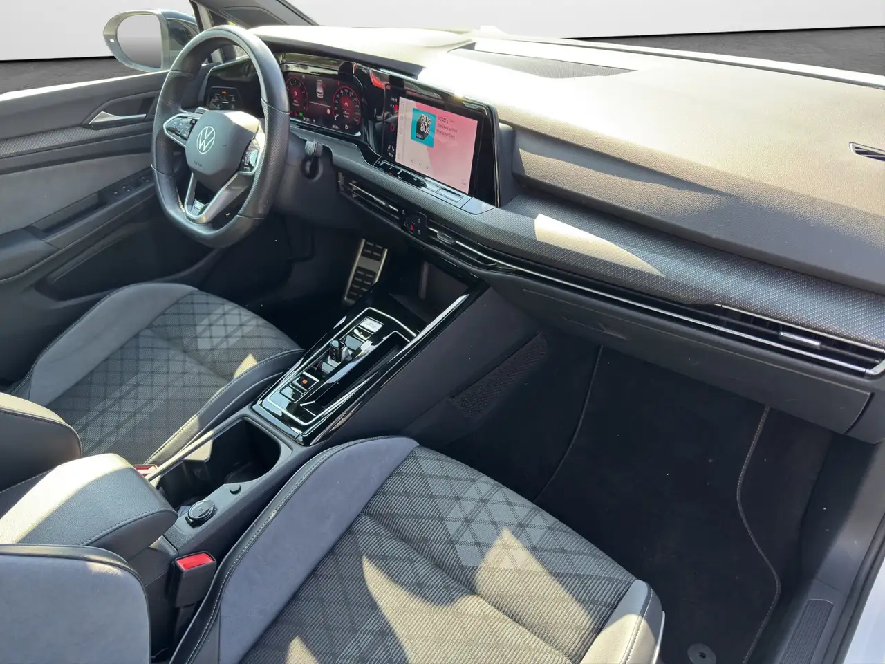 Volkswagen Golf 1.5 eTSI DSG R-Line Black Style — معرض صور السيارة 14