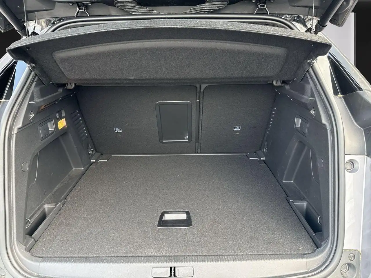 Peugeot 3008 GT PureTech 130 EAT8 — معرض صور السيارة 8