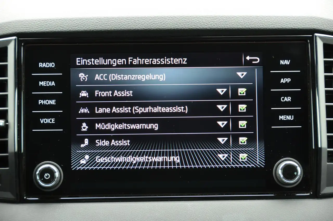 Skoda Karoq 1.5TSI Sportline DSG Matrix Navi — معرض صور السيارة 18