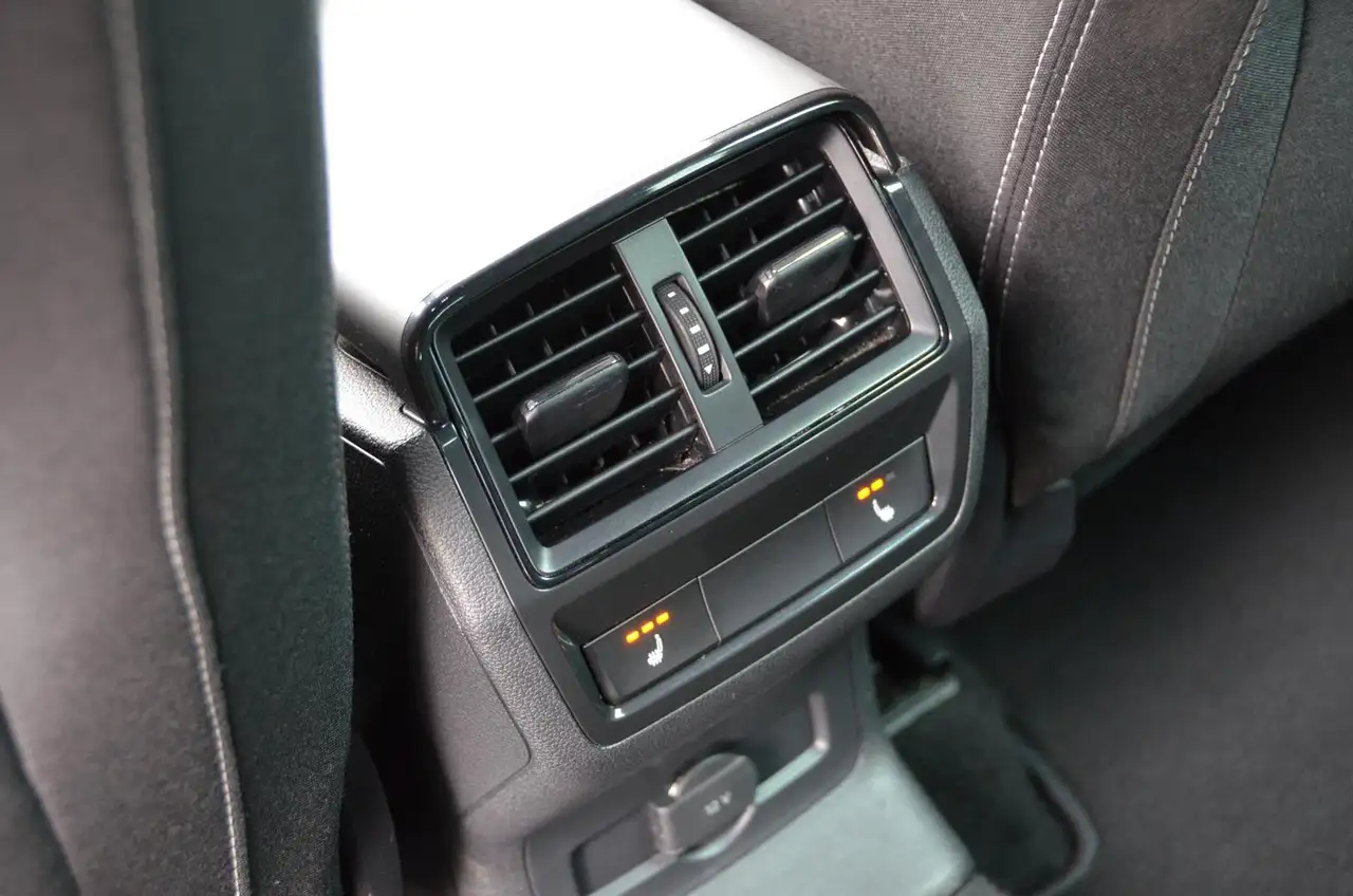 Skoda Karoq 1.5TSI Sportline DSG Matrix Navi — معرض صور السيارة 23