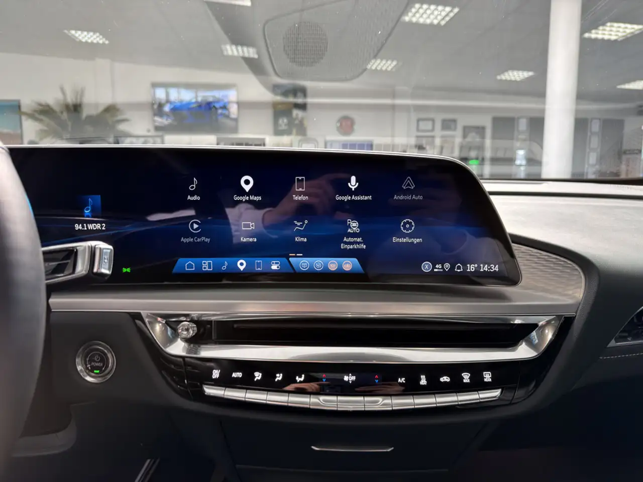 Cadillac Lyriq Luxury AWD 21"Leder AKG-Sound Pano VOLL — Vehicle gallery 22