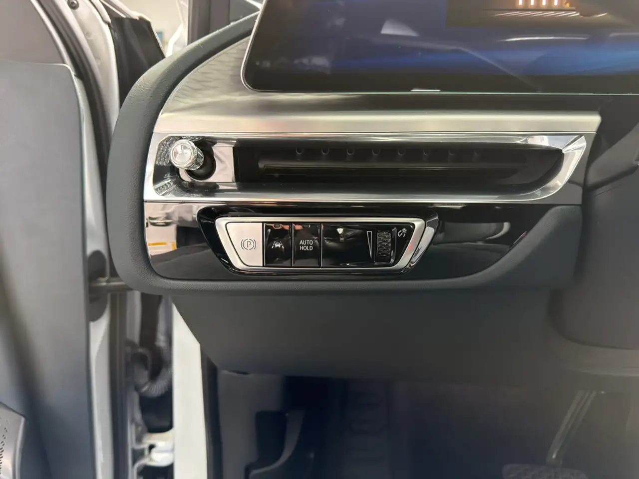 Cadillac Lyriq Luxury AWD 21"Leder AKG-Sound Pano VOLL — Vehicle gallery 19