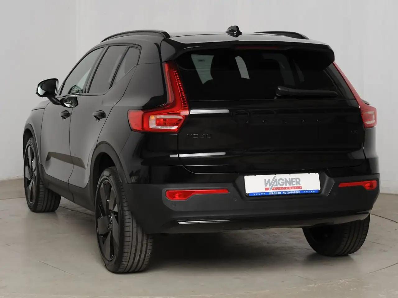 Volvo XC40 B3 B DKG Plus Black Edition *AHK * Businesspaket* — Vehicle gallery 4