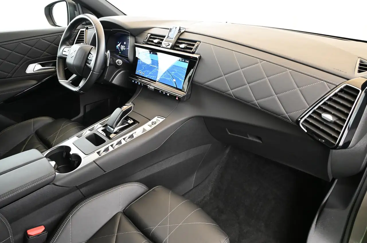 DS Automobiles DS 7 Crossback 1.6 E-TENSE 300 4x4 Rivoli 62.000 EUR — معرض صور السيارة 36