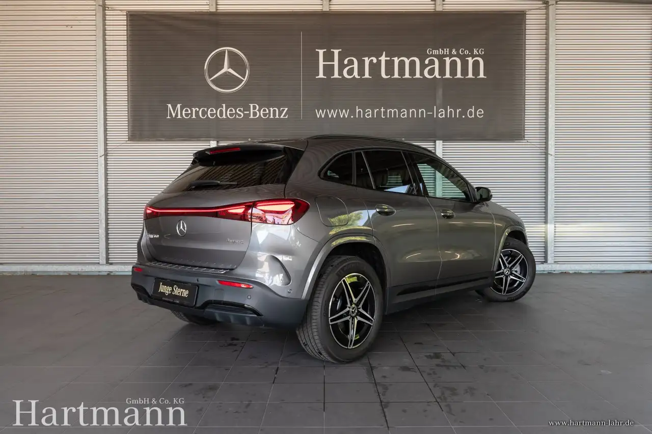Mercedes-Benz EQA 300 EQA 300 4MATIC AMG Advanced Night AHK Totwinkel — معرض صور السيارة 3