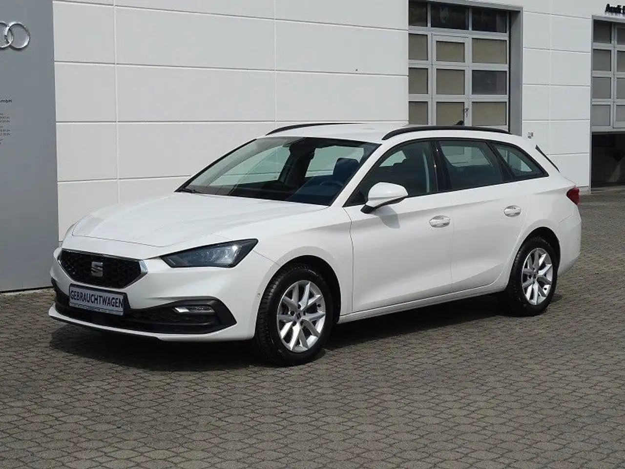 SEAT Leon 1.0 TSI Sportstourer Style / Navi — Galerie du véhicule 3