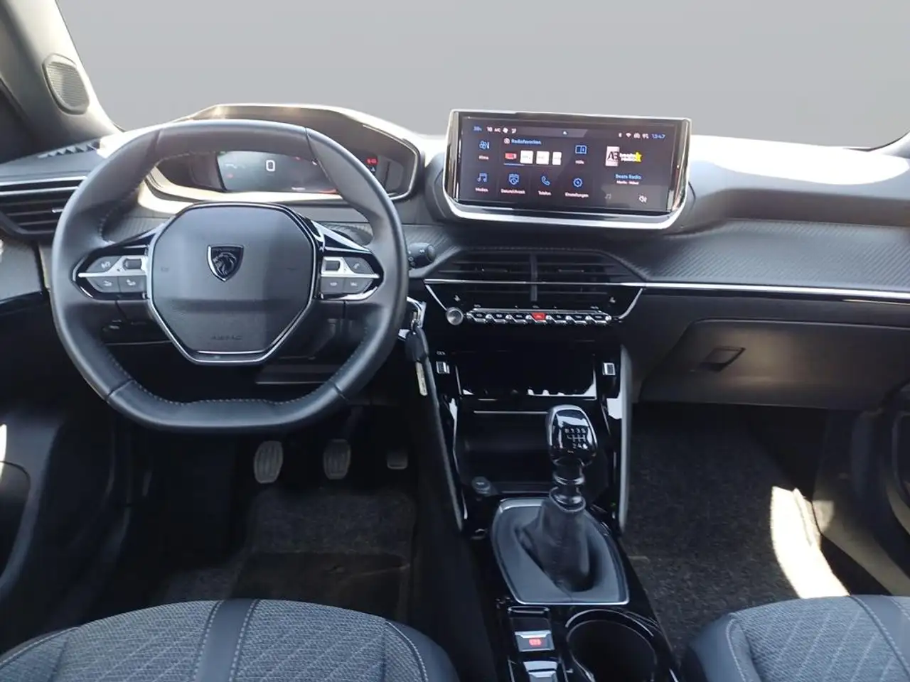 Peugeot 2008 Neuer 2008 Allure PureTech 100 — معرض صور السيارة 10