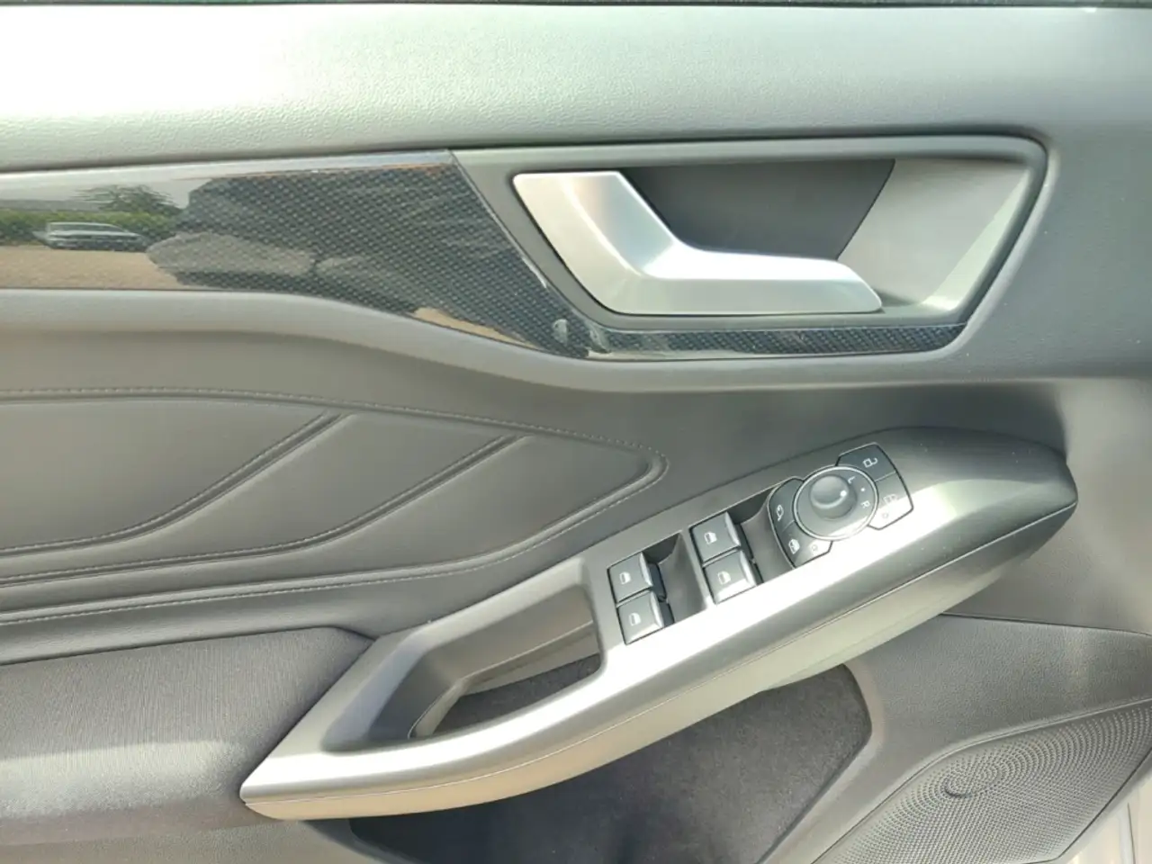 Ford Focus Turnier ST-Line X NAVI Autom ACC SYNC4 AHK Klimaau — Galería del vehículo 7