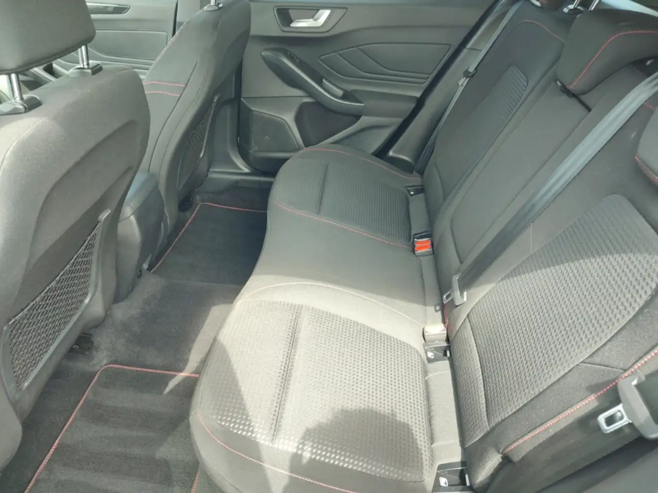 Ford Focus Turnier ST-Line X NAVI Autom ACC SYNC4 AHK Klimaau — Galería del vehículo 12