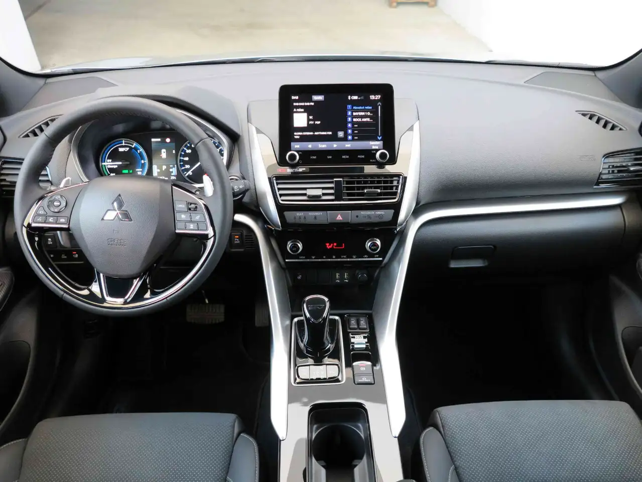 Mitsubishi Eclipse Cross Select, mit Garantie auf 8 Jahre ab EZ — معرض صور السيارة 12