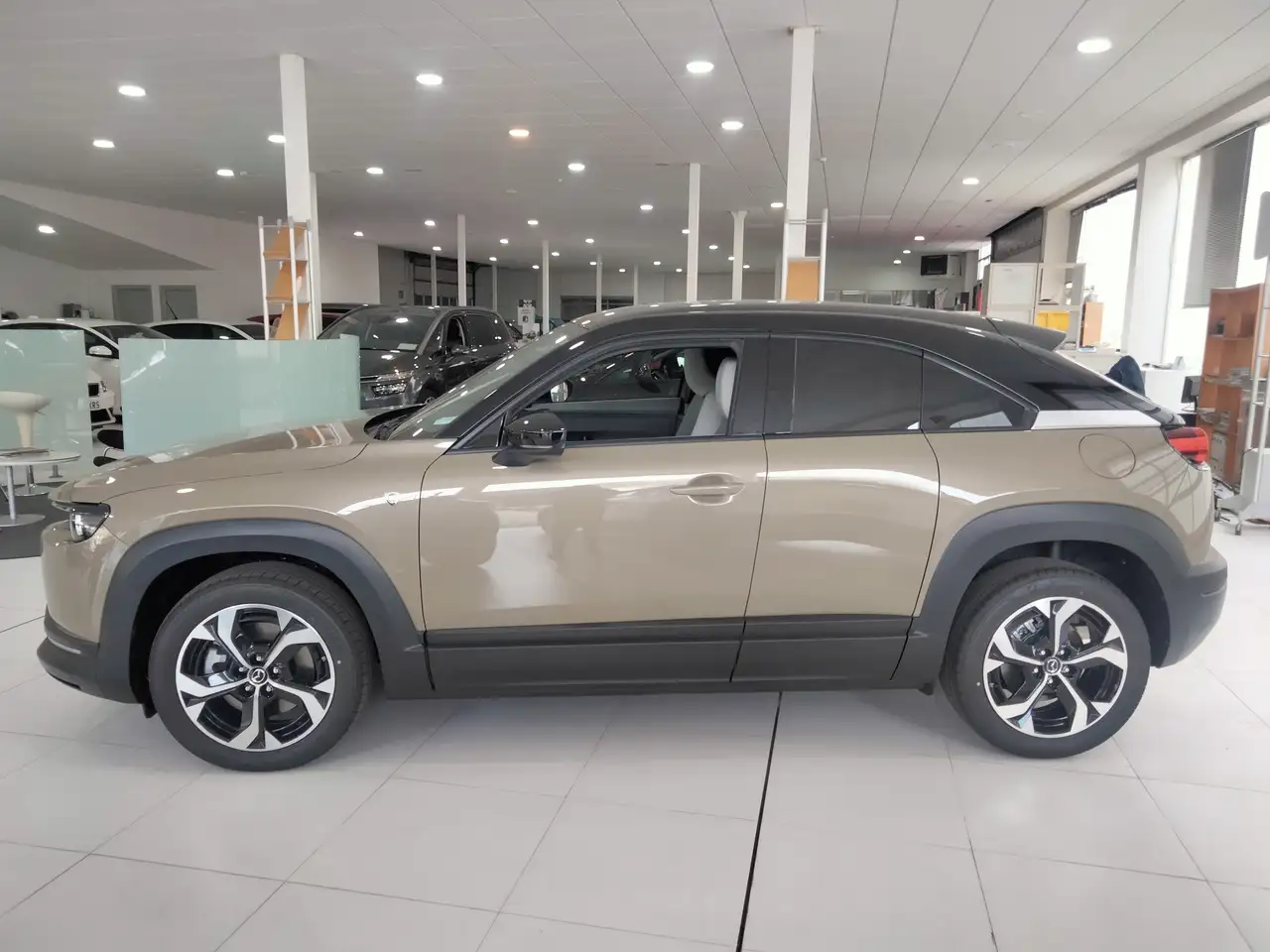 Mazda MX-30 e-Skyactiv R-EV Advantage Modern Confidence 125kW — Vehicle gallery 7