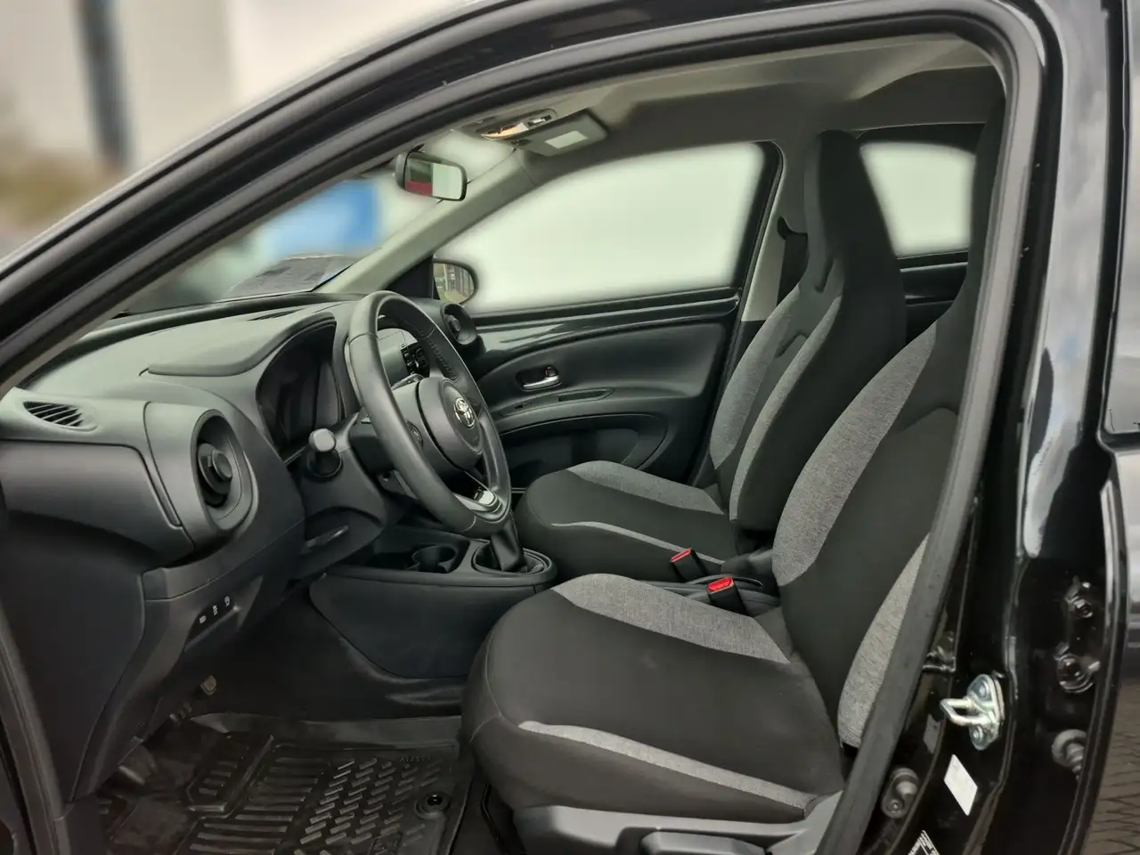 Toyota Aygo X PLAY DESIGN VVT-i ACC+KAMERA+NAVI-APP+15 ALU! — Galería del vehículo 8