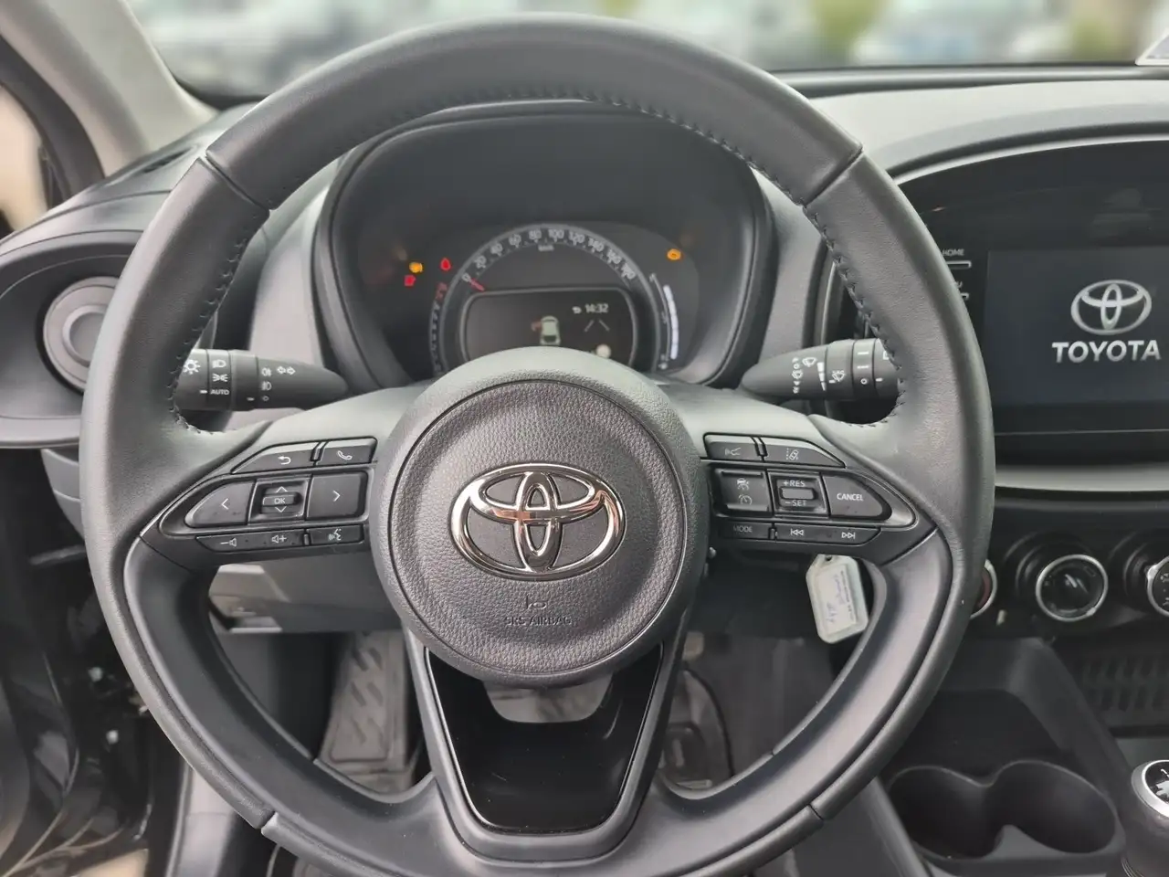 Toyota Aygo X PLAY DESIGN VVT-i ACC+KAMERA+NAVI-APP+15 ALU! — Galería del vehículo 9