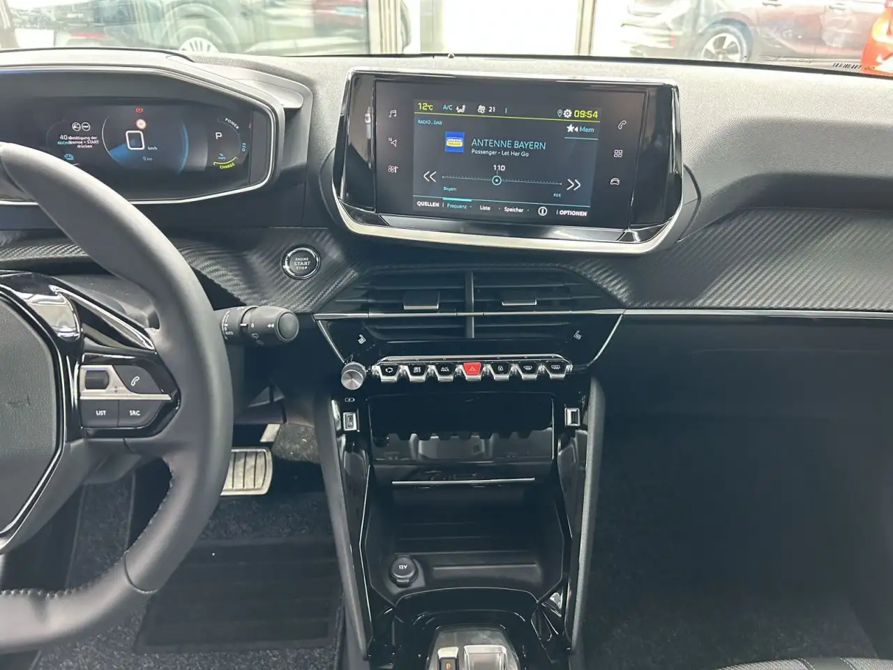 Peugeot 208 Allure+ Elektromotor 136 — Galería del vehículo 12