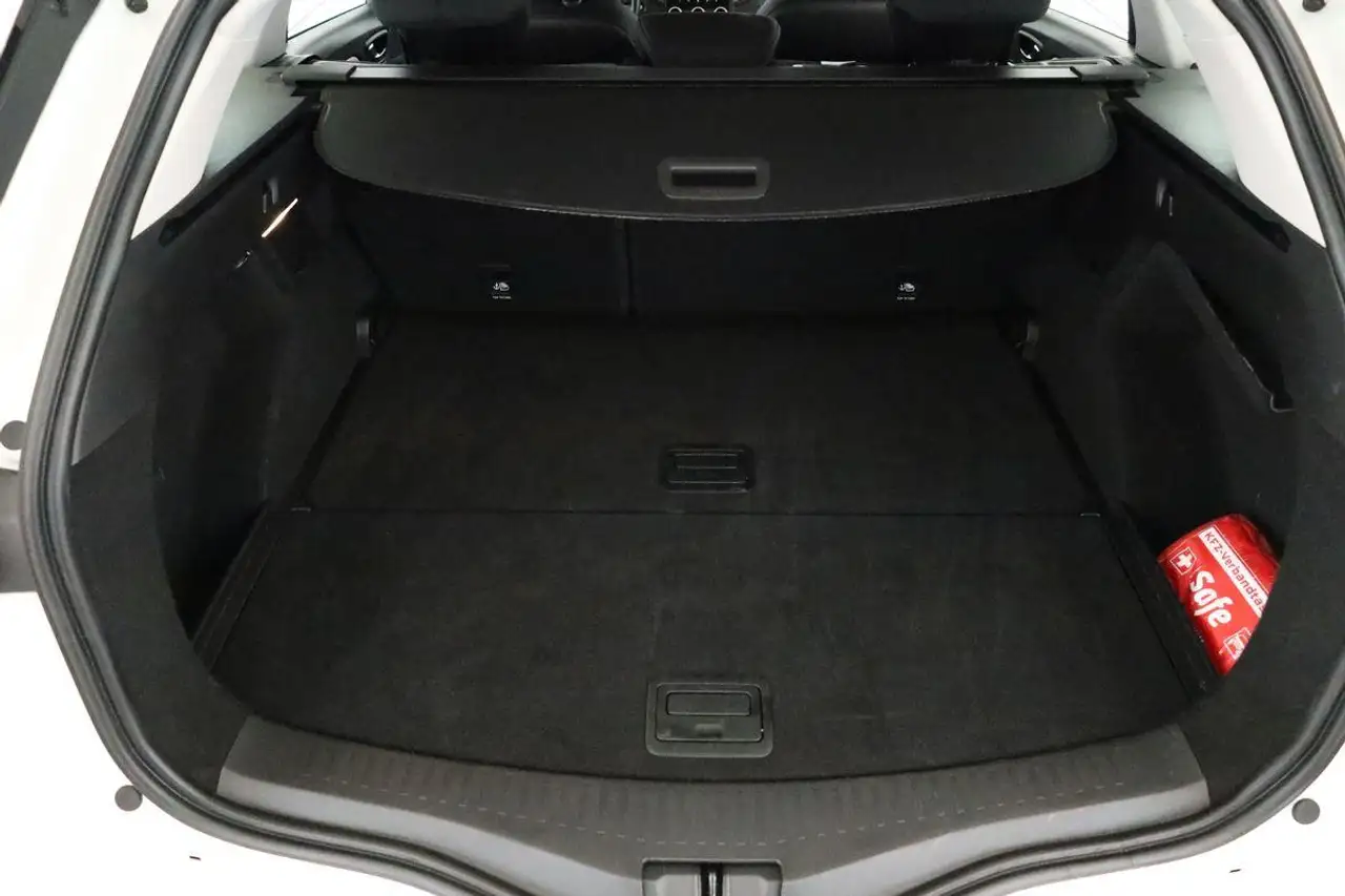 Renault Megane Grandtour TCe 140 Aut. Equilibre LED PDC — Vehicle gallery 10