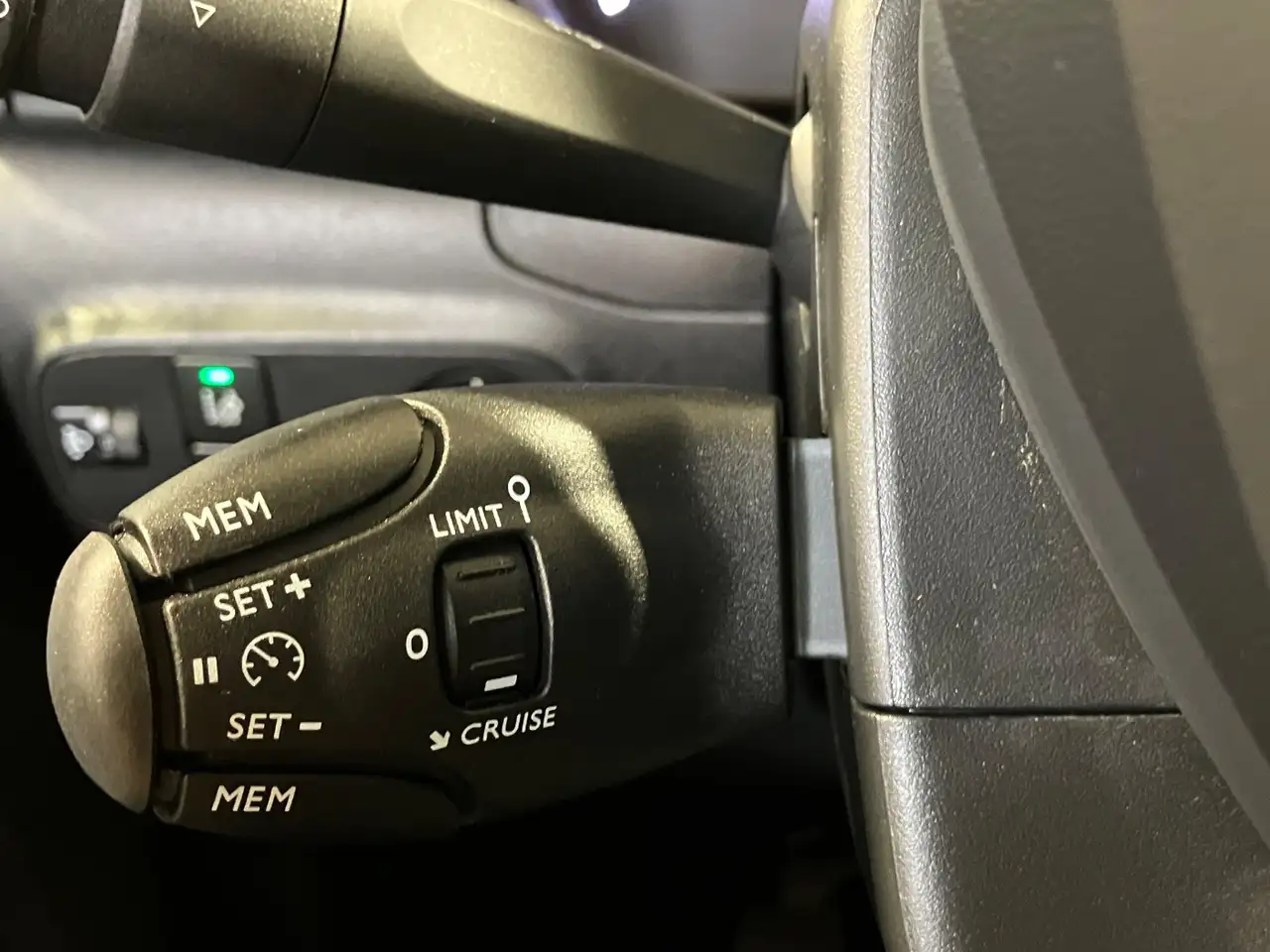 Citroen C3 1.2 PureTech Sitzheizung+Parkpilot+Tempomat — Vehicle gallery 15