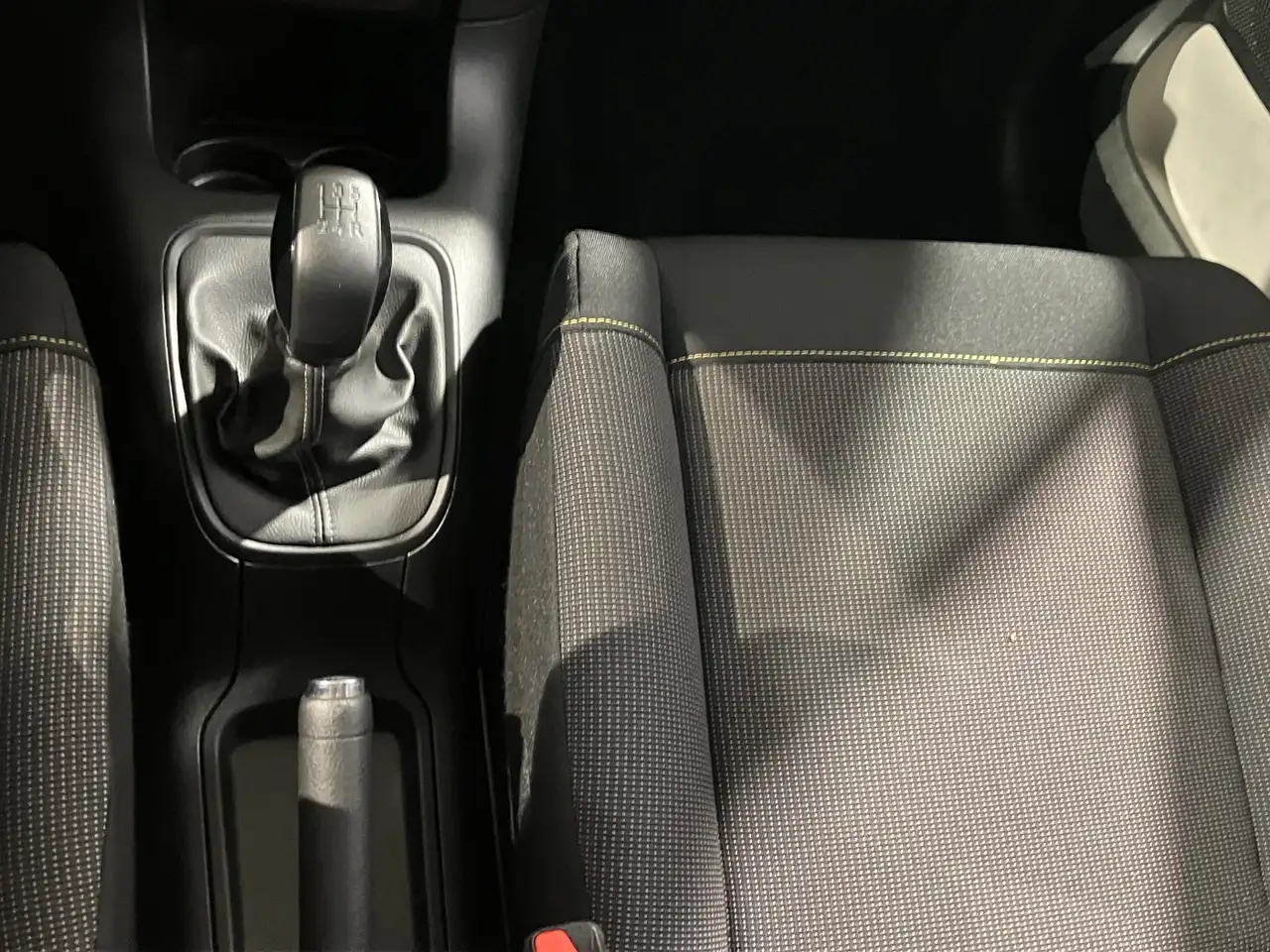 Citroen C3 1.2 PureTech Sitzheizung+Parkpilot+Tempomat — Vehicle gallery 17
