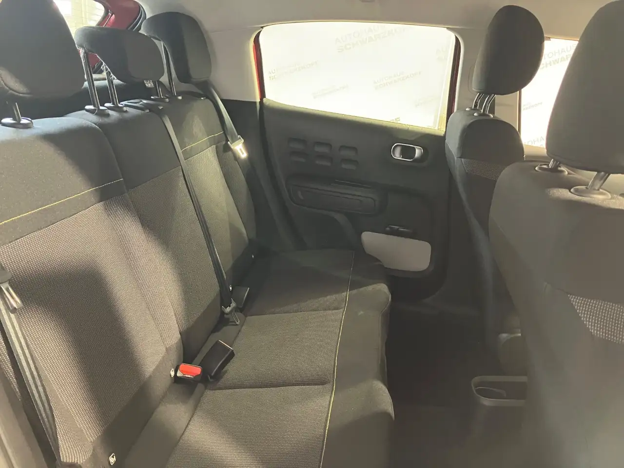 Citroen C3 1.2 PureTech Sitzheizung+Parkpilot+Tempomat — Vehicle gallery 23
