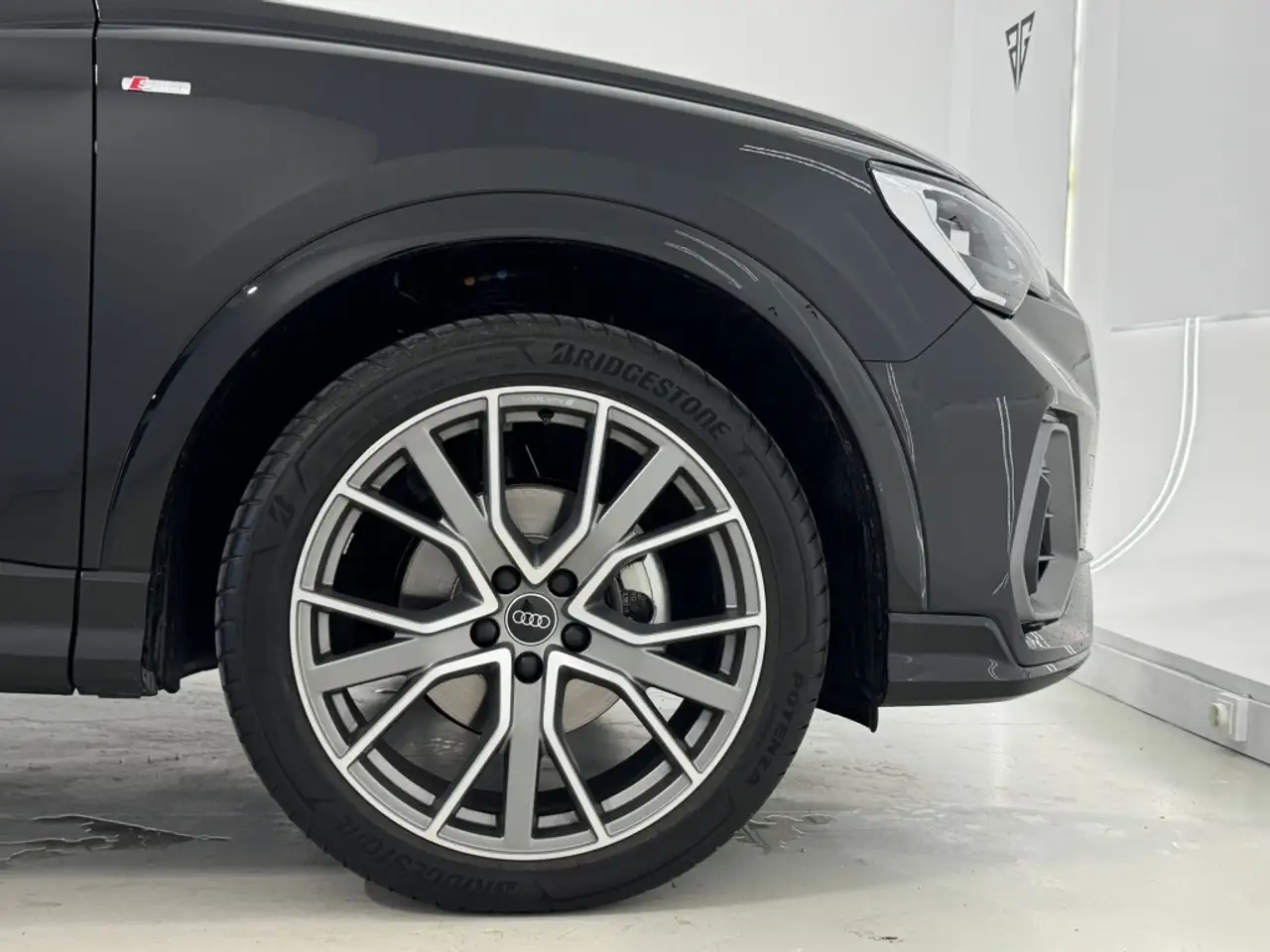 Audi Q3 35 TDI S line S tronic 110kW — Vehicle gallery 11
