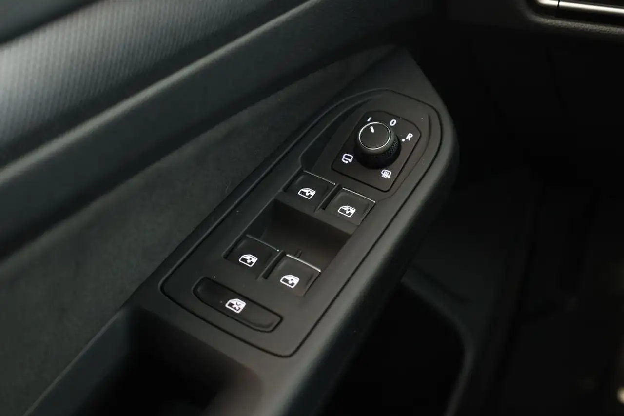Volkswagen Golf GTI DSG Black IQ.LIGHT Pano HUD HarmanK 19" — Vehicle gallery 21