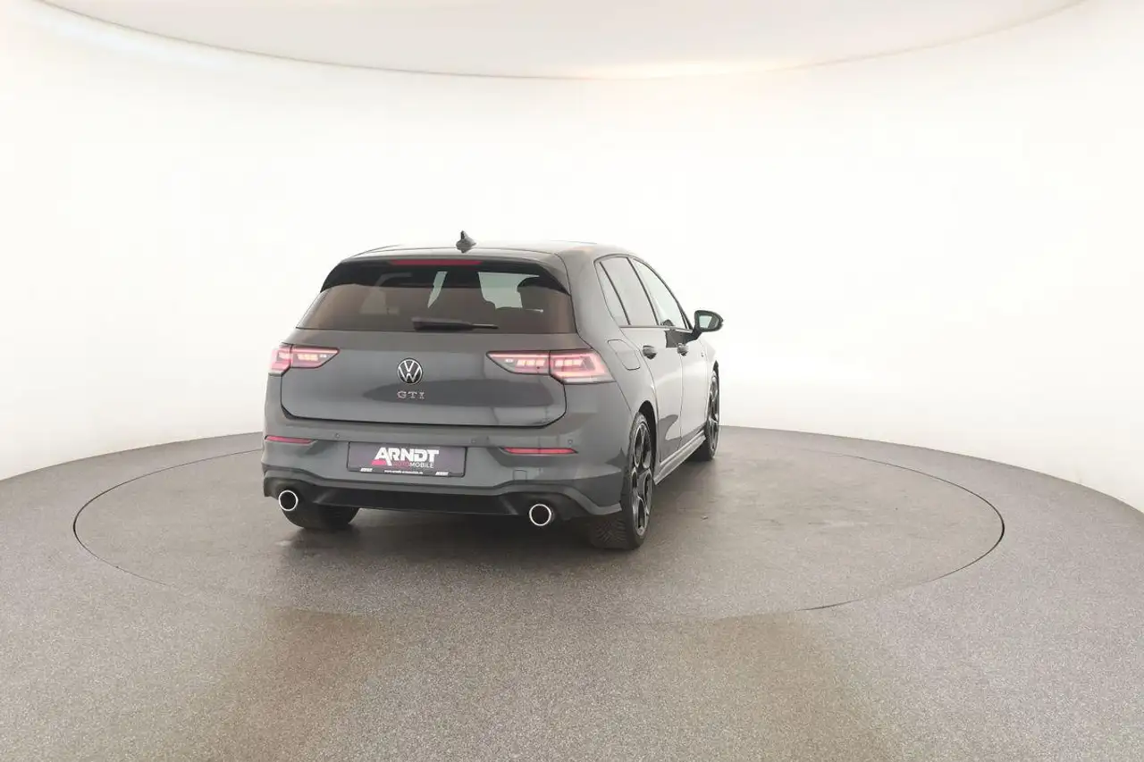 Volkswagen Golf GTI DSG Black IQ.LIGHT Pano HUD HarmanK 19" — Vehicle gallery 24