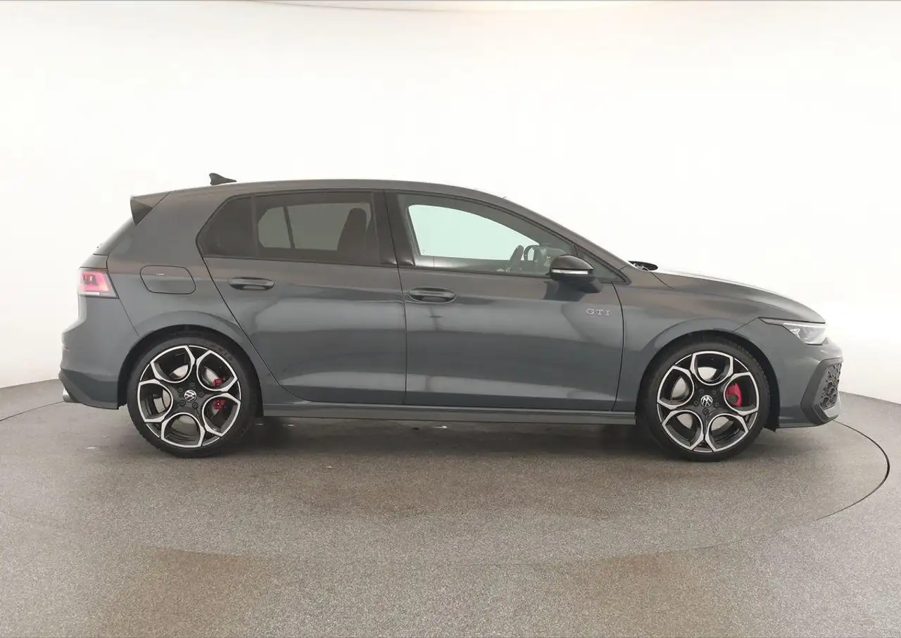 Volkswagen Golf GTI DSG Black IQ.LIGHT Pano HUD HarmanK 19" — Vehicle gallery 4