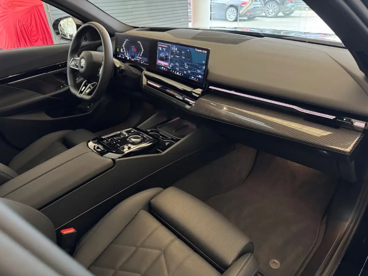 BMW 520 i MSPORT HEADUP+ANHÄNG.KUPPL.+STANDHZ.+PANO+H&K+EL — Galería del vehículo 12