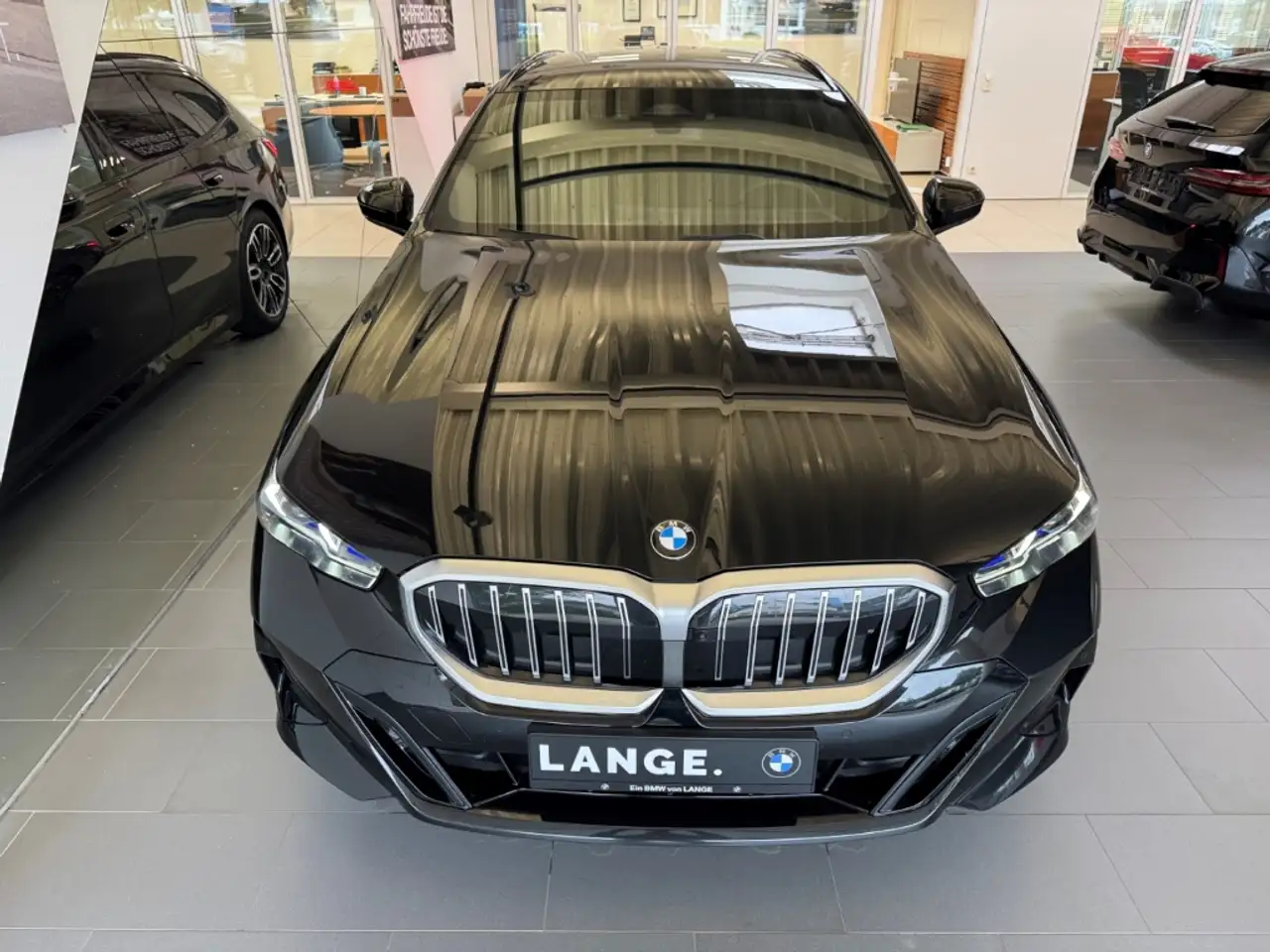 BMW 520 i MSPORT HEADUP+ANHÄNG.KUPPL.+STANDHZ.+PANO+H&K+EL — Galería del vehículo 3