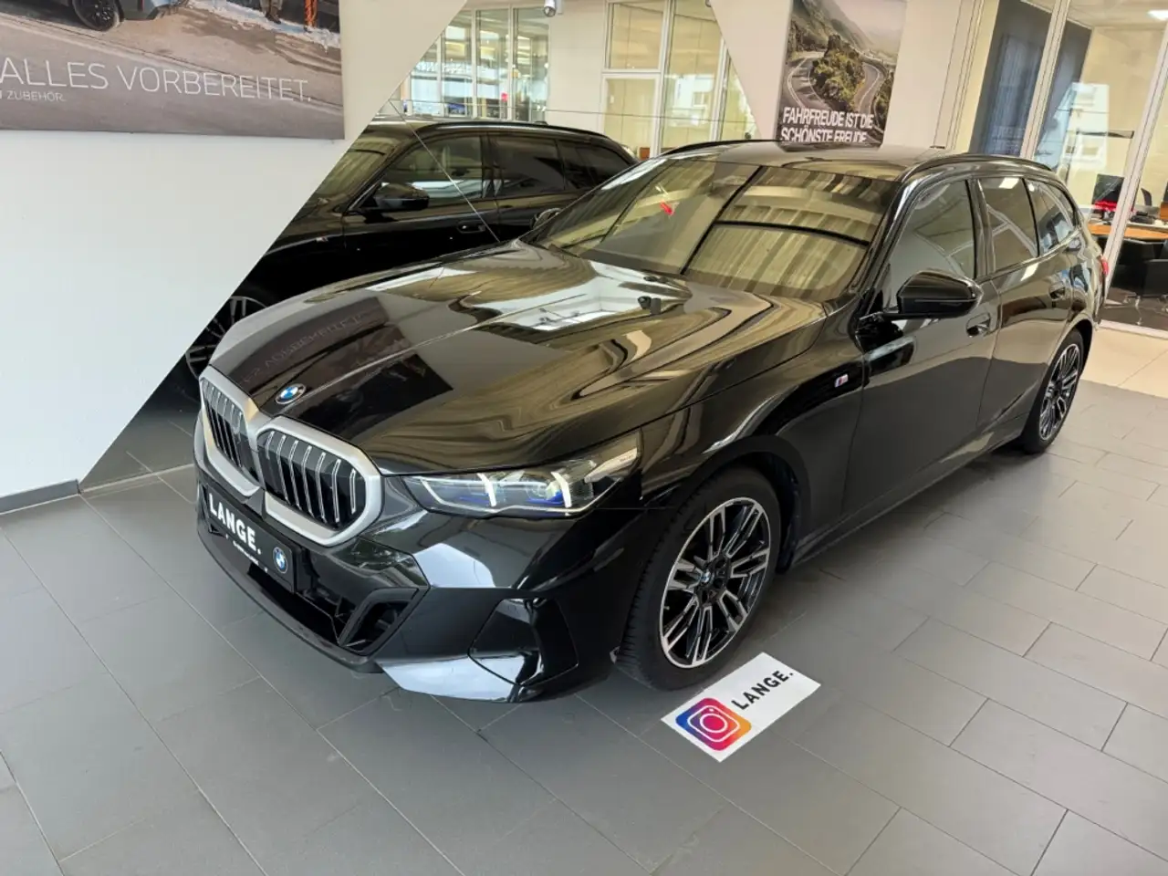 BMW 520 i MSPORT HEADUP+ANHÄNG.KUPPL.+STANDHZ.+PANO+H&K+EL — Sundern